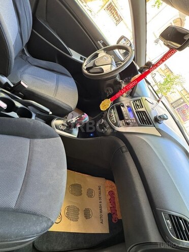 Hyundai Accent-10