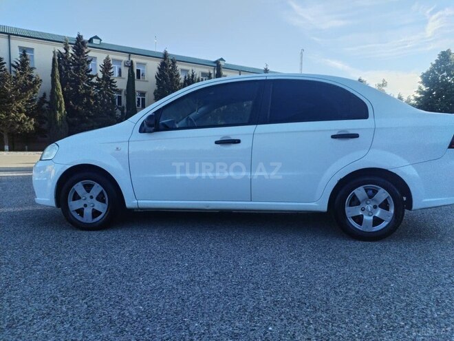 Chevrolet Aveo-3
