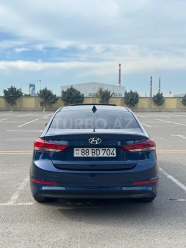 Hyundai Elantra-4