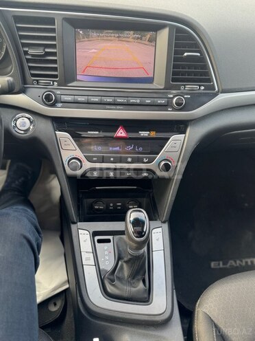 Hyundai Elantra-10