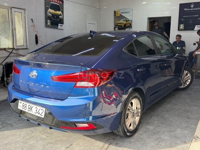 Hyundai Elantra-3