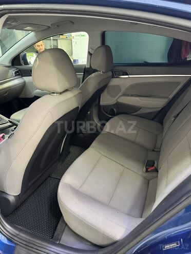 Hyundai Elantra-6
