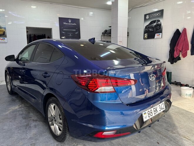 Hyundai Elantra-4