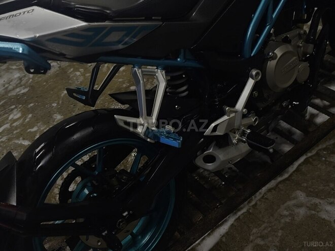 CFMOTO 300 NK-6