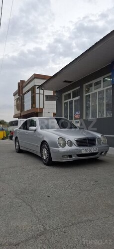 Mercedes E 280-1