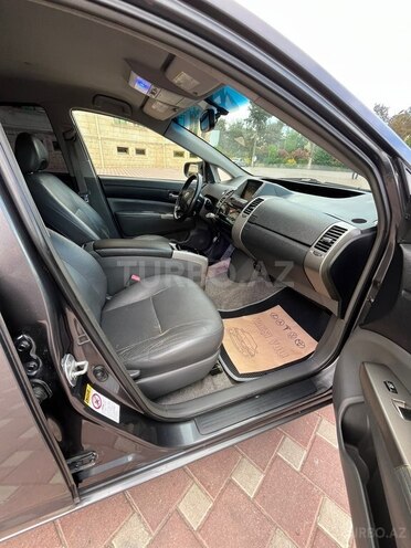 Toyota Prius-8