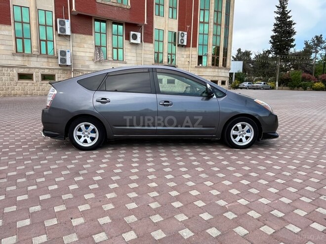 Toyota Prius-4