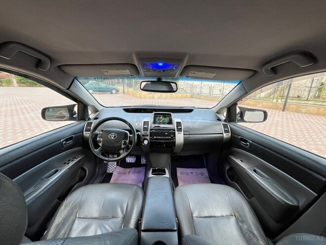 Toyota Prius-5