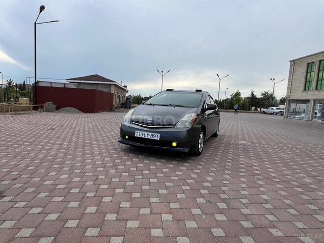 Toyota Prius-12