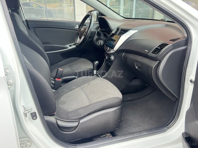 Hyundai Accent-10