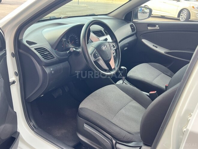 Hyundai Accent-13