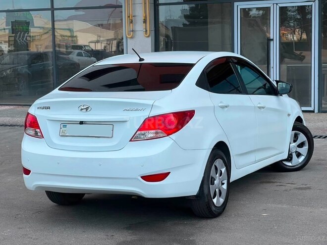 Hyundai Accent-6