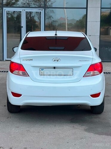 Hyundai Accent-2