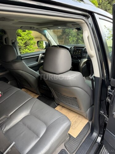 Toyota Land Cruiser-10