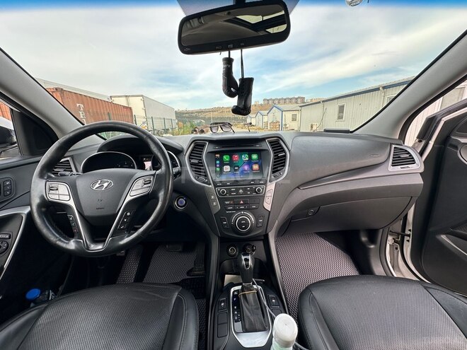 Hyundai Santa Fe-12