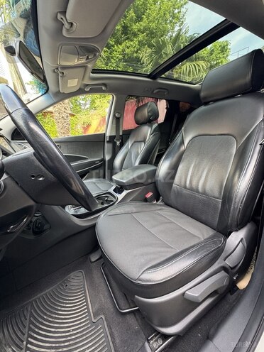 Hyundai Santa Fe-12