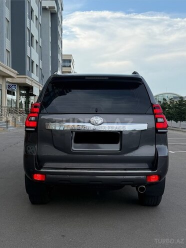 Toyota Land Cruiser Prado-4