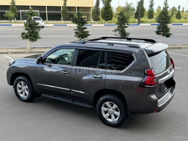 Toyota Land Cruiser Prado-11