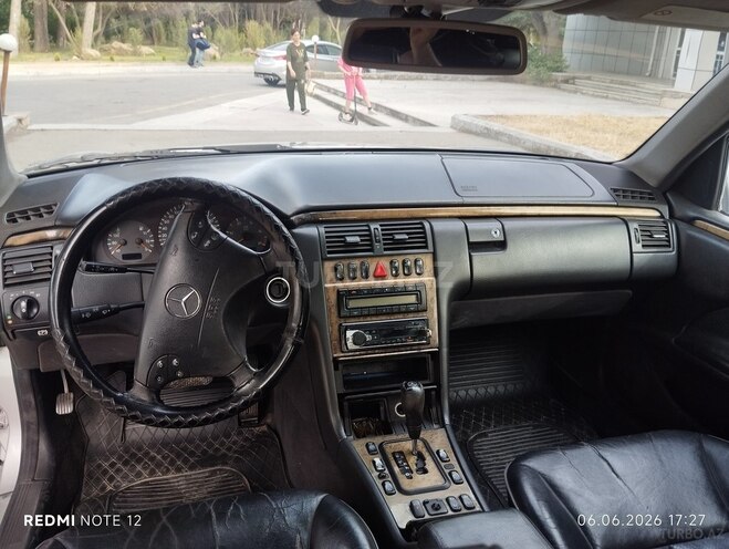Mercedes E 320-16