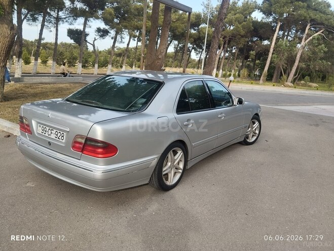 Mercedes E 320-5