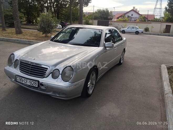 Mercedes E 320-11