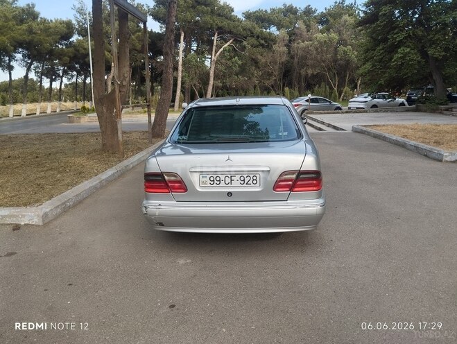 Mercedes E 320-9