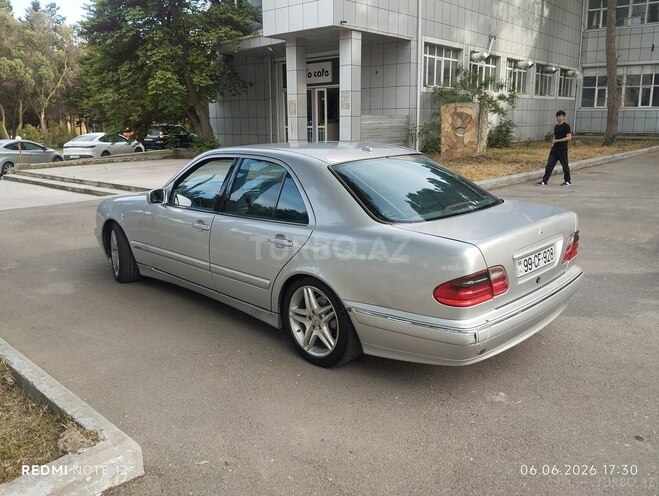 Mercedes E 320-7