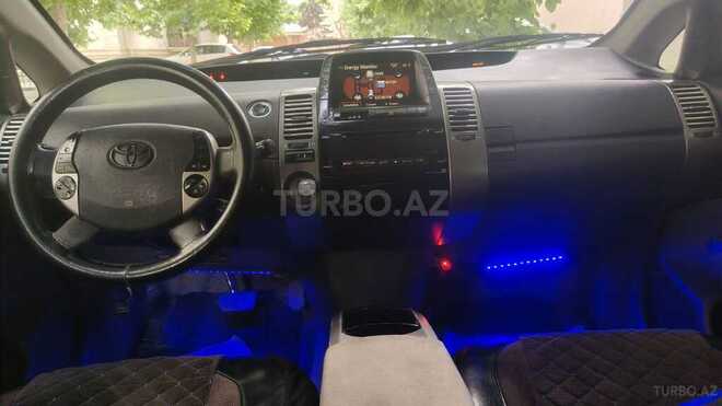 Toyota Prius-12