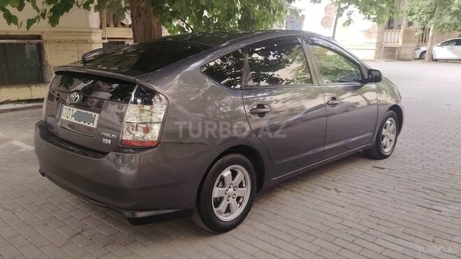 Toyota Prius-5