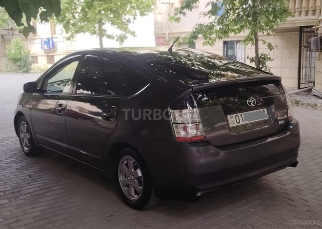 Toyota Prius-3