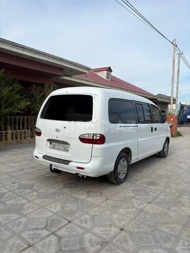 Hyundai H-1-9