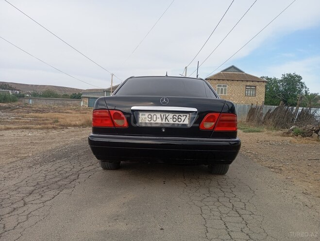 Mercedes E 240-4