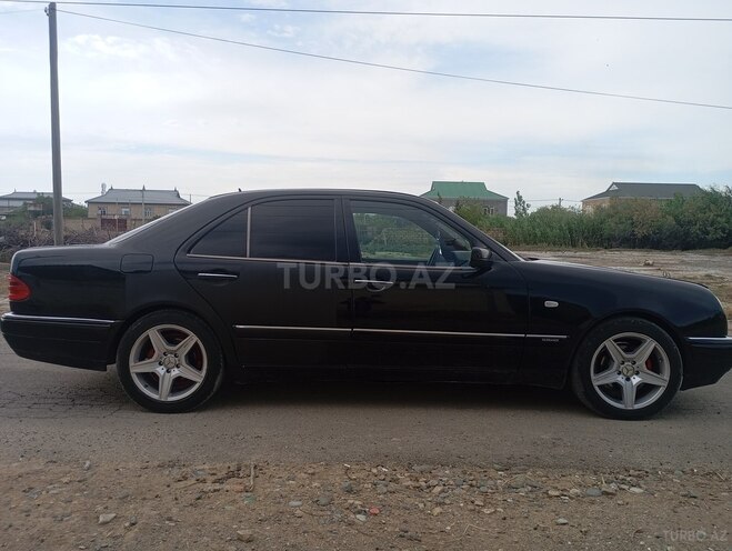 Mercedes E 240-3