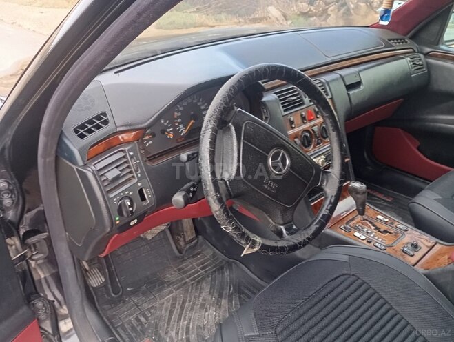 Mercedes E 240-7