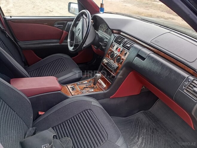Mercedes E 240-5