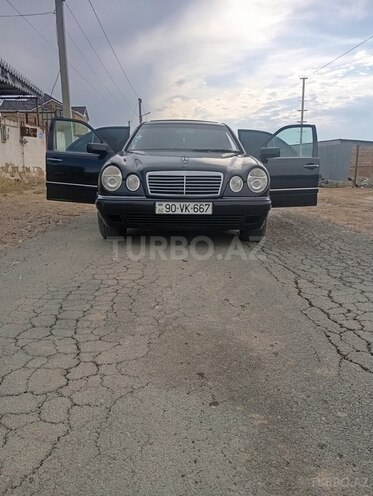 Mercedes E 240-13