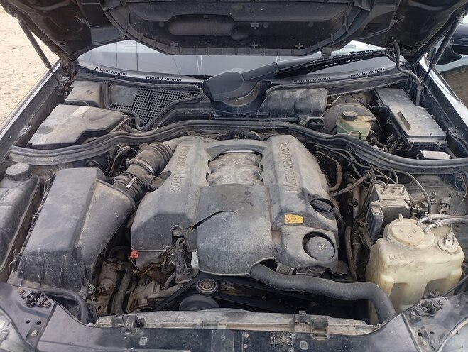 Mercedes E 240-9