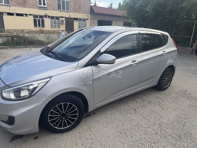 Hyundai Accent-4