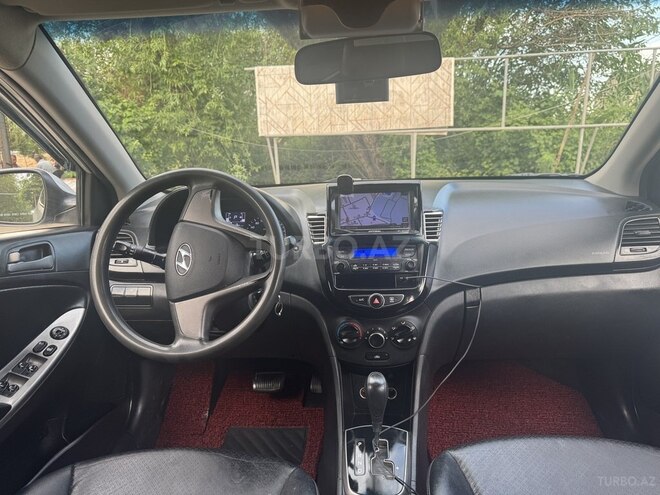 Hyundai Accent-7