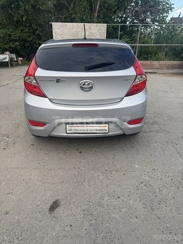 Hyundai Accent-2