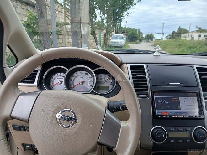 Nissan Tiida-4