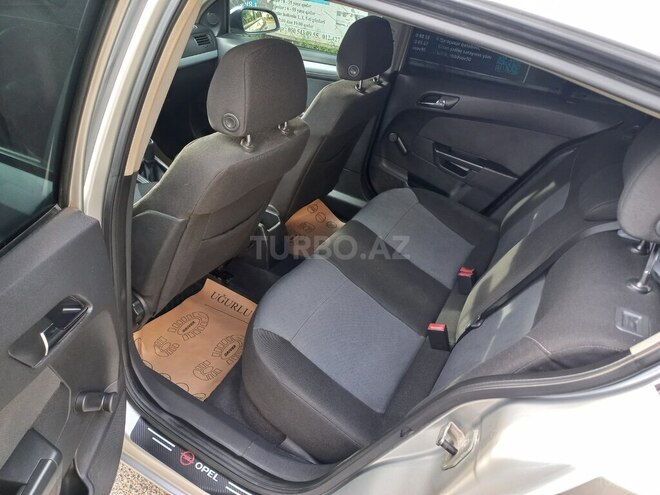 Opel Astra-11