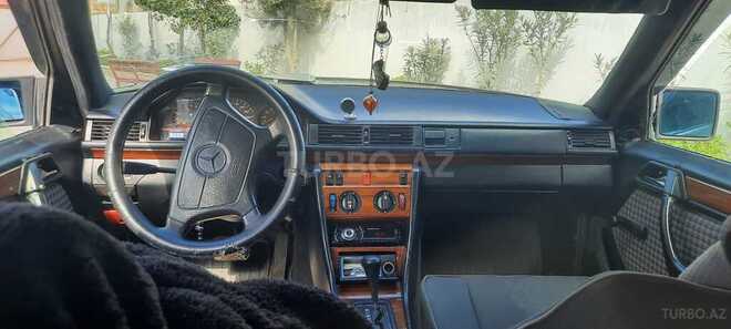 Mercedes 200 E-17
