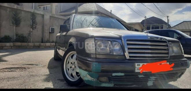 Mercedes 200 E-13