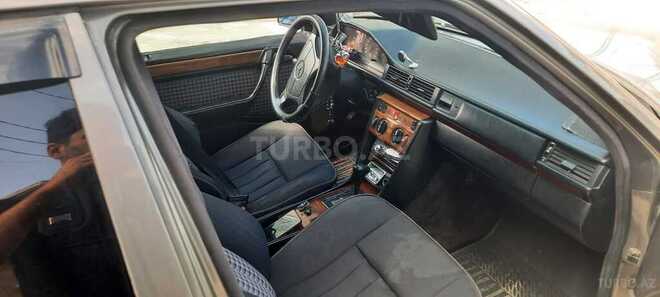 Mercedes 200 E-16