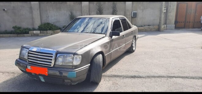 Mercedes 200 E-8