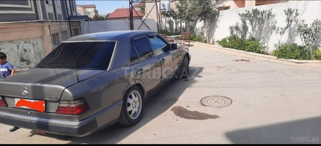 Mercedes 200 E-9