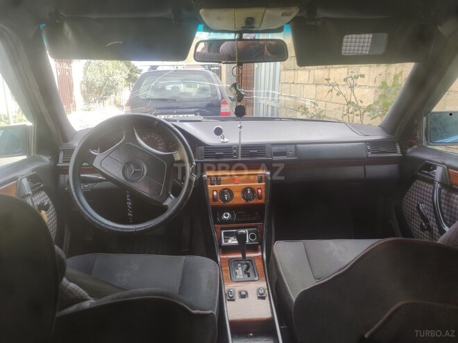 Mercedes 200 E-2