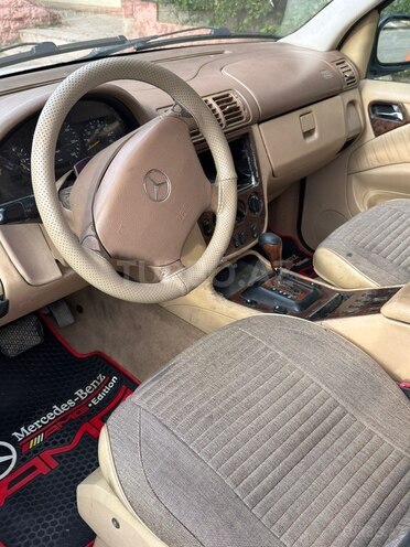 Mercedes ML 320-7