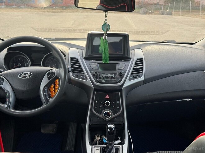 Hyundai Elantra-6